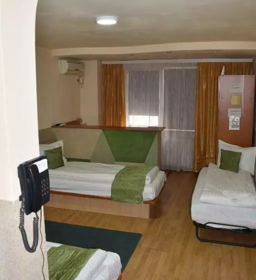 اتاق استاندارد سه نفره, Zimbru