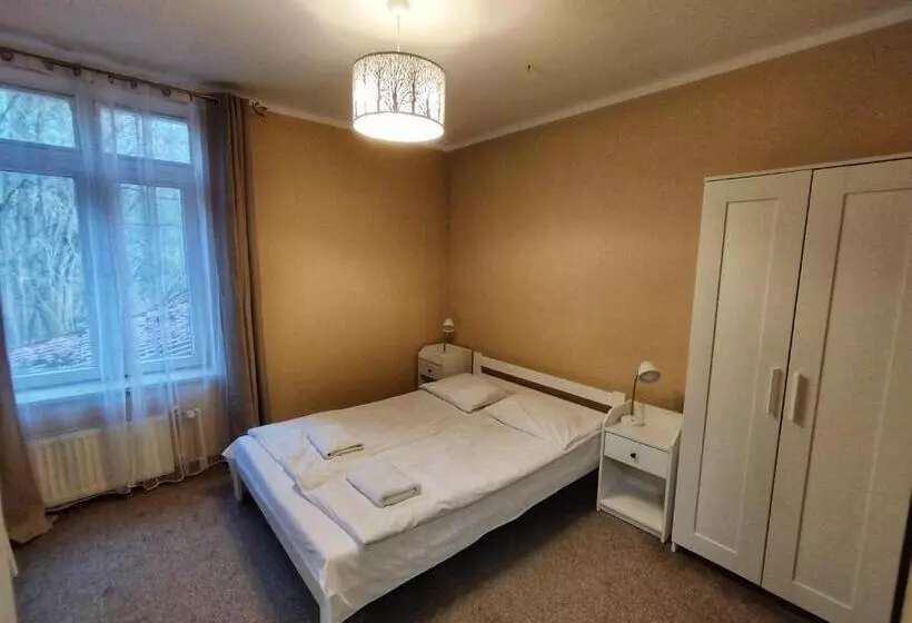 1ベッドルームハウス, Motel Tower