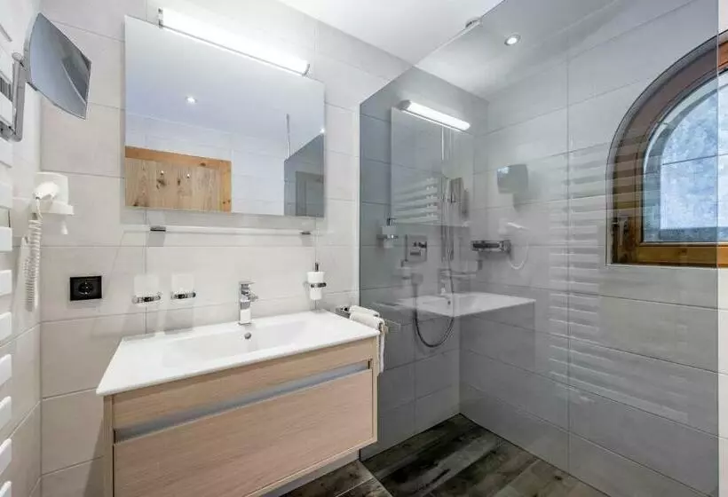 اتاق استاندارد با چشم‌انداز کوهستان, Naturhotel Alpenblick