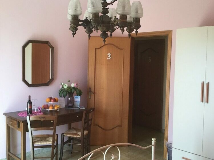 コンフォートトリプルルーム, Guesthouse Villa Kaos