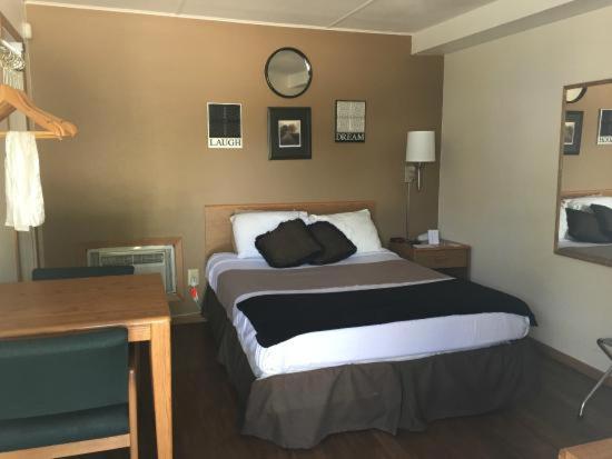 标准间, The Brookside Motel / Mt. Rushmore