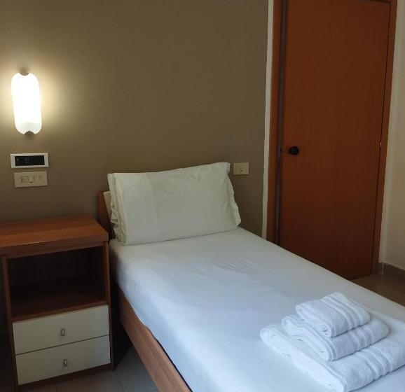 スタンダードシングルルーム, Ah Roma