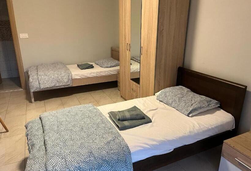 اتاق استاندارد, Blue Mountain Apart