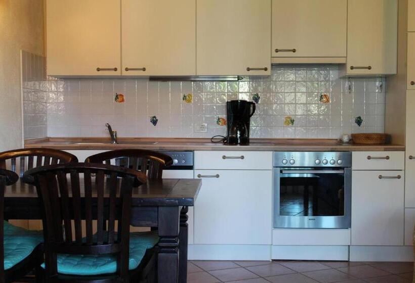 דירת חדר בקומת קרקע, Lugana Resort & Sporting Club Sermana Village