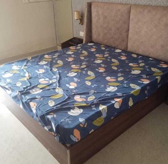 トリプルクラシックルーム, Oyo Hotel Sainath