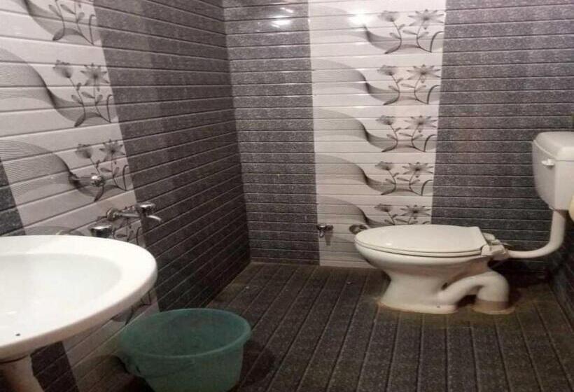 Трехместный Номер Классика, Oyo Hotel Sainath