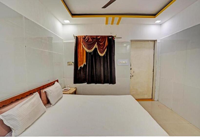 디럭스 트리플 룸, Oyo Hotel Surya Dev