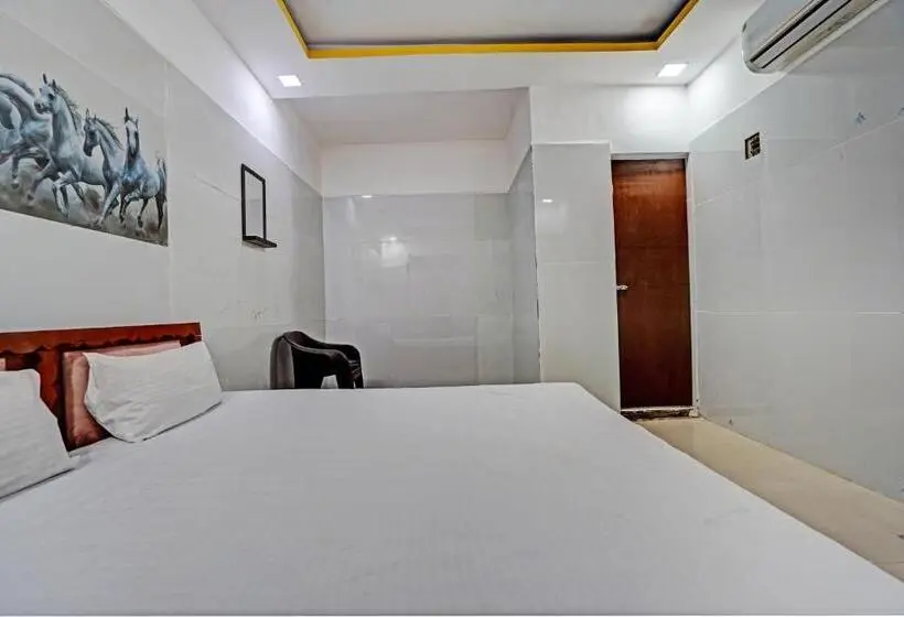 トリプルクラシックルーム, Oyo Hotel Surya Dev