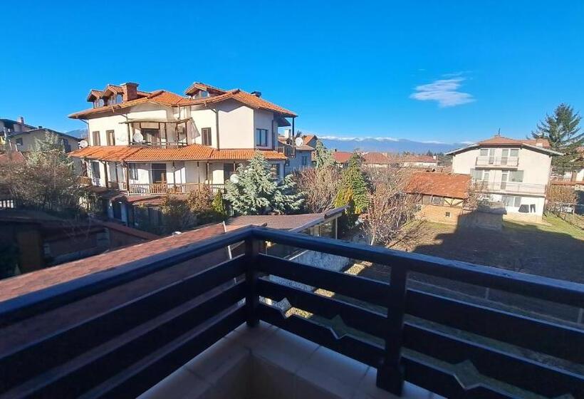 带1个卧室的带阳台的公寓, къща за гости Real