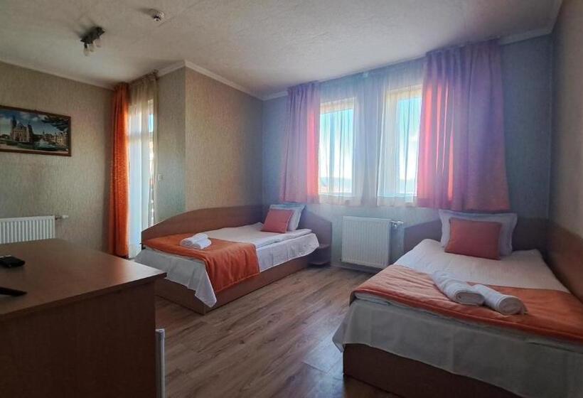 带1个卧室的带阳台的公寓, къща за гости Real