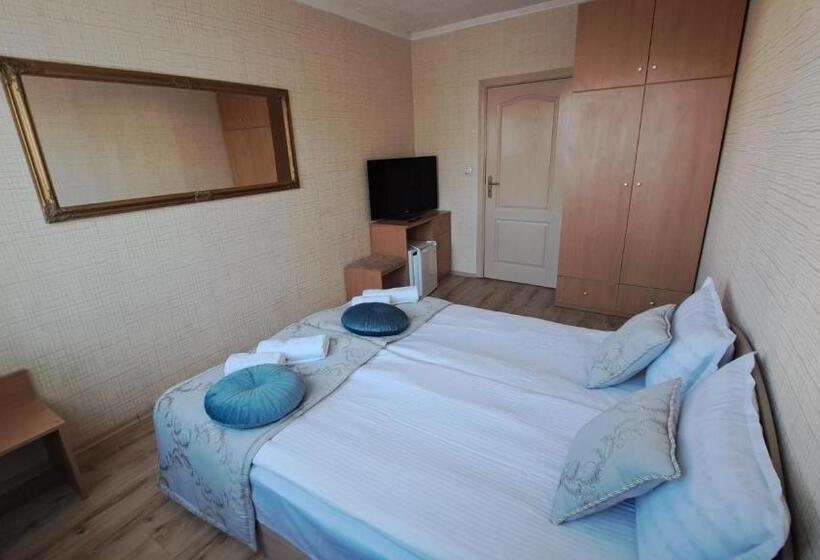 带1个卧室的带阳台的公寓, къща за гости Real