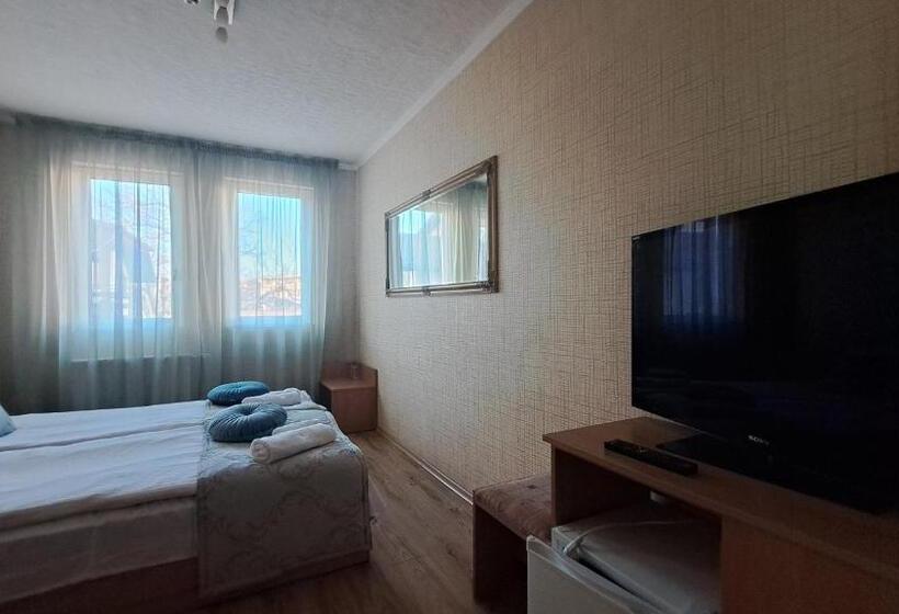 带1个卧室的带阳台的公寓, къща за гости Real