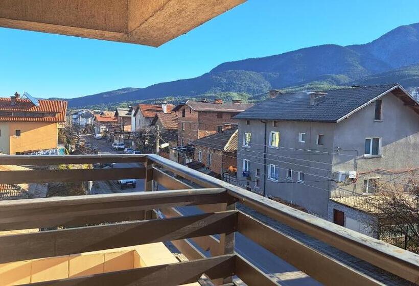 标准间带阳台, къща за гости Real