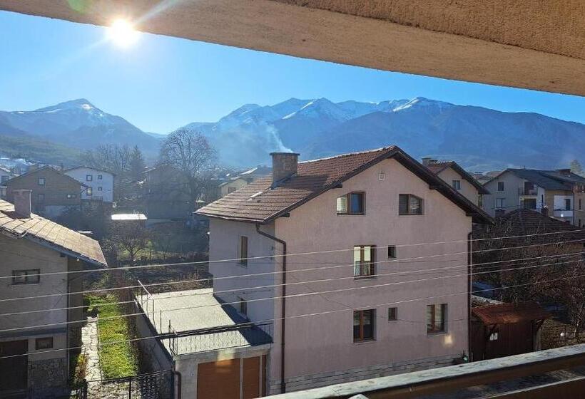 标准间带阳台, къща за гости Real