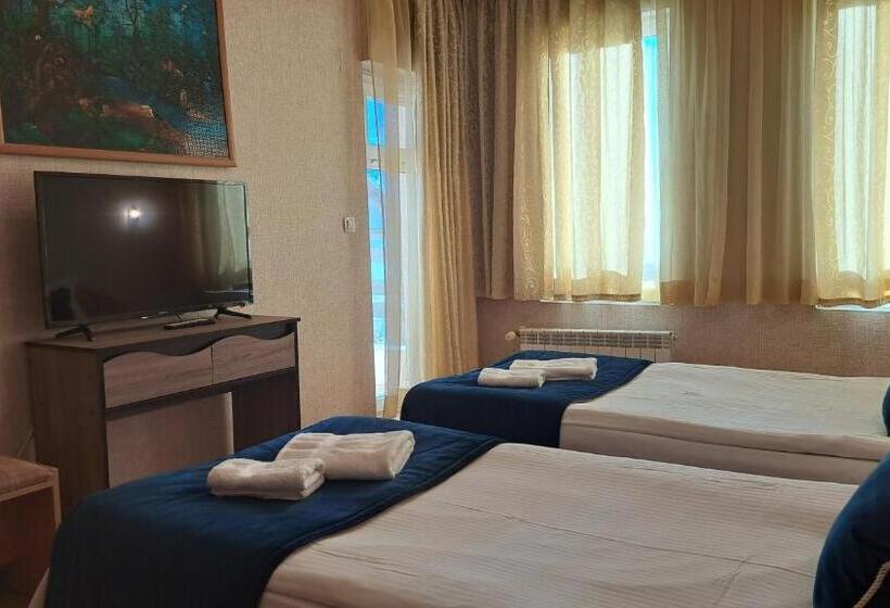 标准间带阳台, къща за гости Real