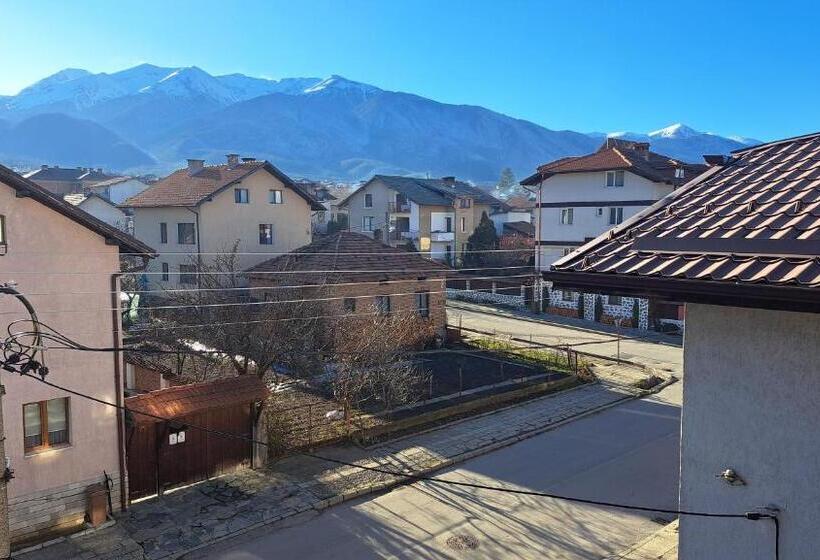 带1个卧室的带阳台的公寓, къща за гости Real