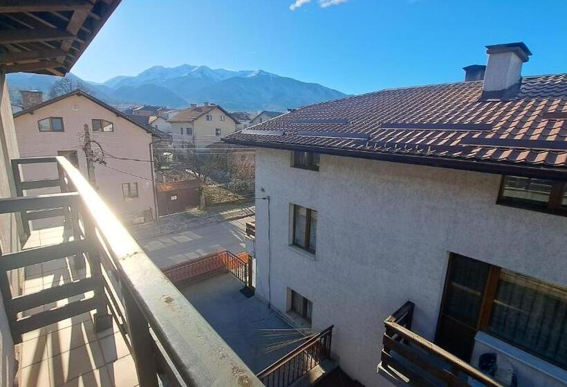 带1个卧室的带阳台的公寓, къща за гости Real