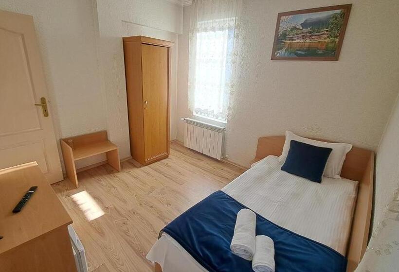 带1个卧室的带阳台的公寓, къща за гости Real