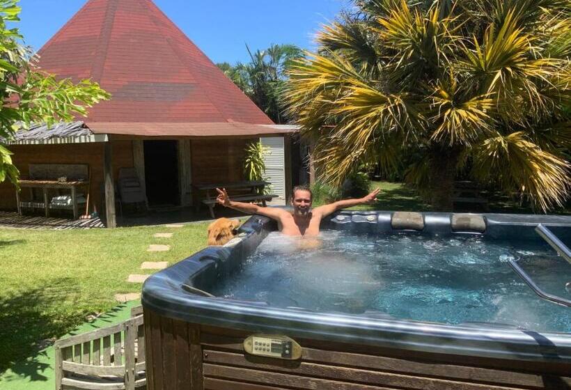 اتاق خانوادگی با چشمانداز باغ, Cheratof