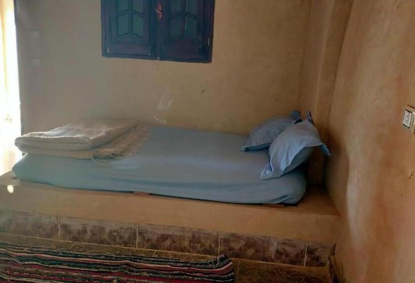 اتاق استاندارد, Oum House