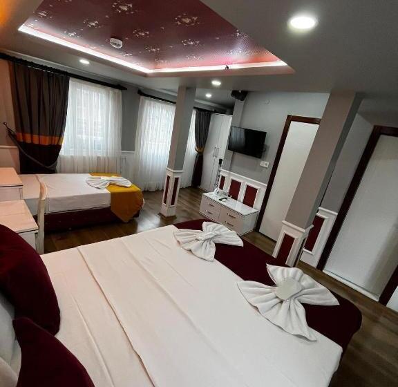 Quarto Quadruple Standart com Varanda, Blue Class Apart