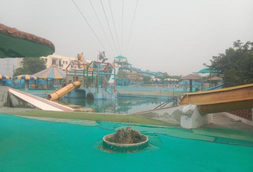 Номер Стандарт, Maharajgarh Resorts At Splash Fun Park Hisar