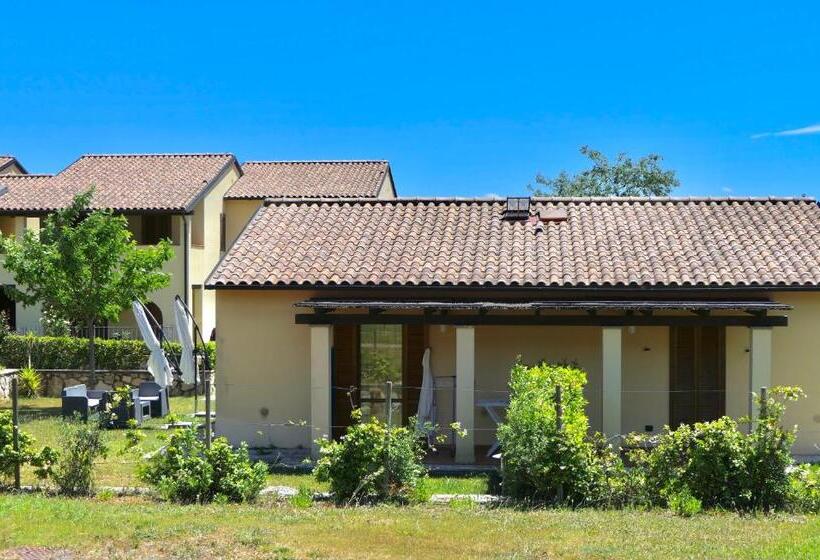 低层单卧公寓, Isa Apartments 6 Beds, Ground Floor With Private Outdoor Area, In Residence With Swimming Pool