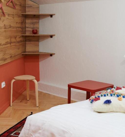 اتاق استاندارد, Lama Hostel