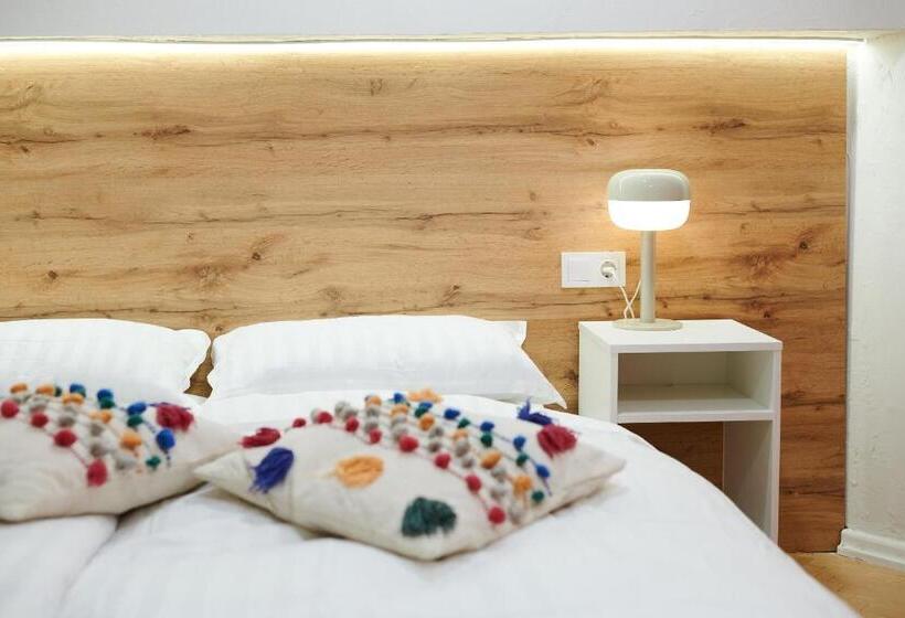 اتاق استاندارد, Lama Hostel