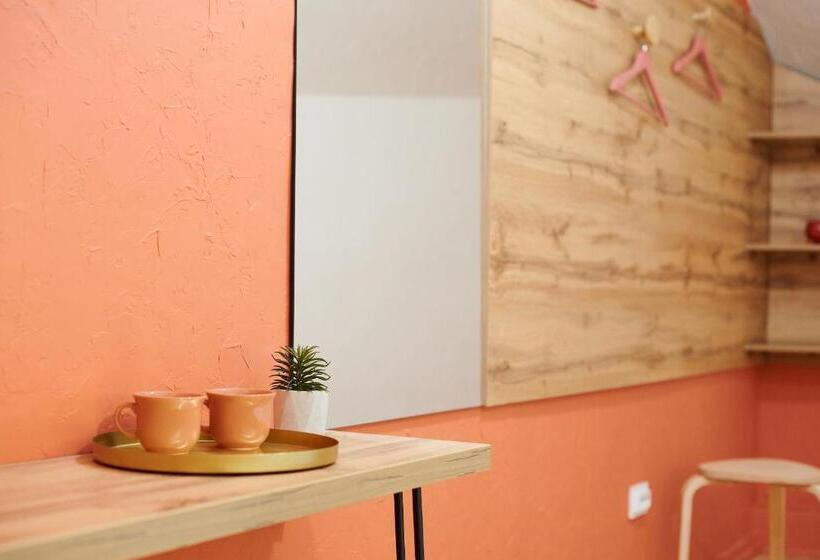 اتاق استاندارد, Lama Hostel