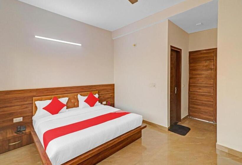 חדר קלאסי לשלושה, Oyo Hotel Safari Inn