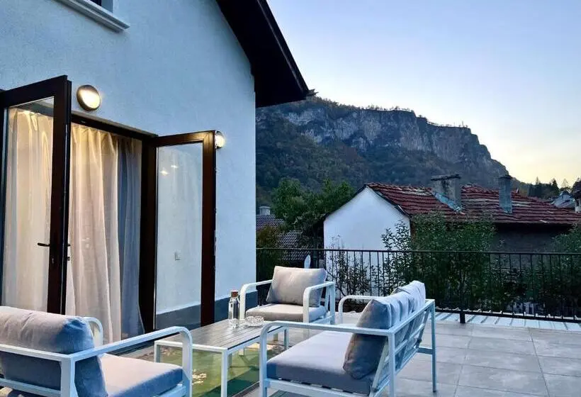 Standard-huone Terassi, туйковата стая The Tuikov Home Room