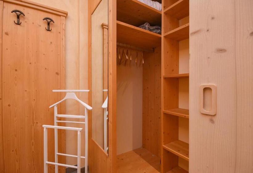 1 Bedroom Apartment Lake View, Appartamenti Castello Resort