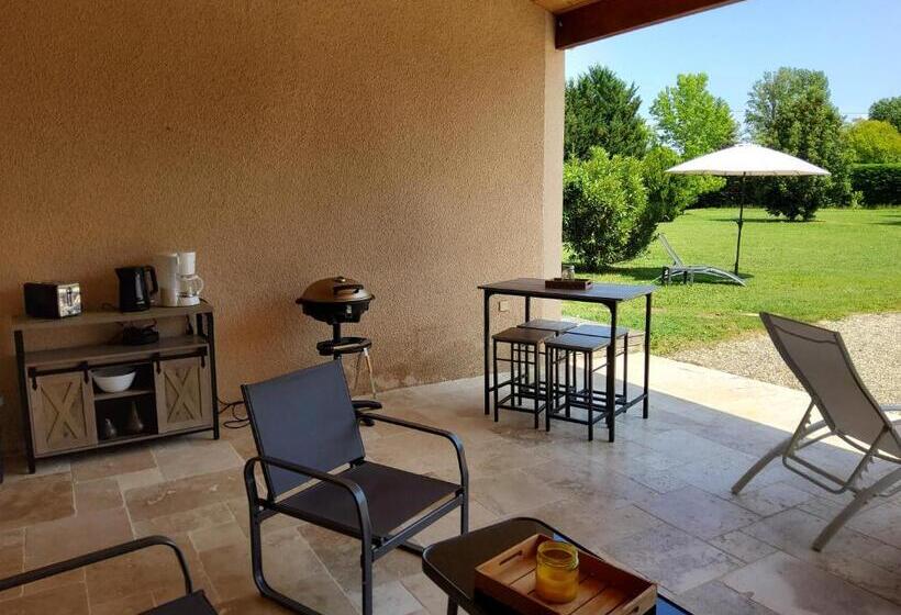 Номер Стандарт Вид на Сад, Suite Climatisée Avec Entrée Privative Les Deux Glycines