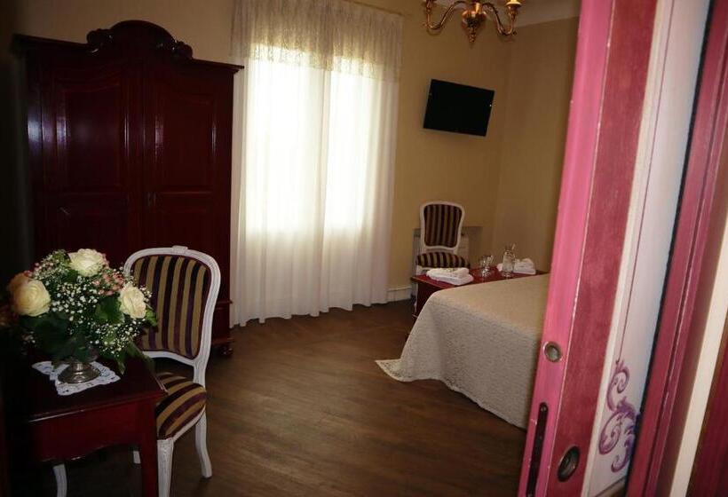 Номер Deluxe с Балконом, Relais Santa Croce All Eremo