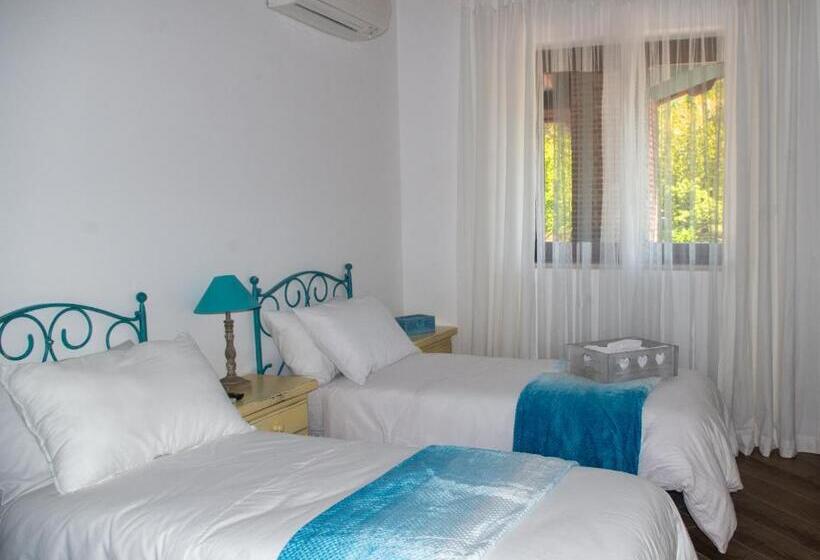 Номер Стандарт Вид на Сад, Caledonia B&b