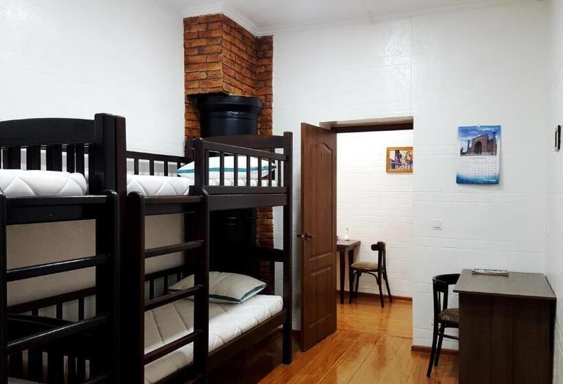 Lit en Chambre Commune, Hostel Bravo