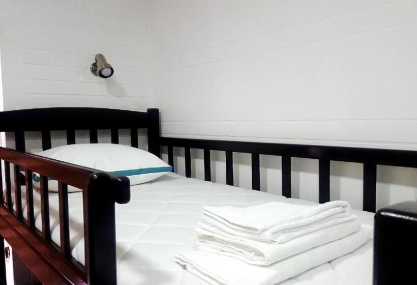 تختخواب در اتاق مشترک, Hostel Bravo