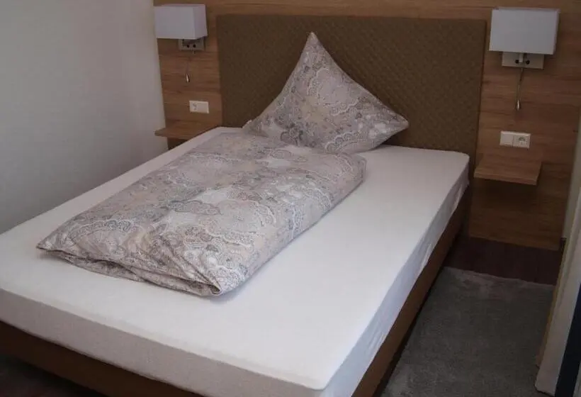 Standard Yhden Hengen Huone, Anker Garni