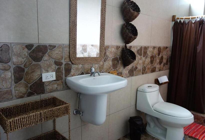 Quarto Triplo Estandar, Casa Gaia Mompiche