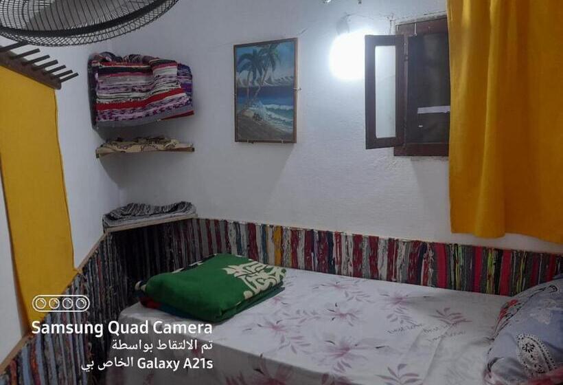 اتاق استاندارد یک تخته با سرویس بهداشتی مشترک, Fighting Kangaroo Camp