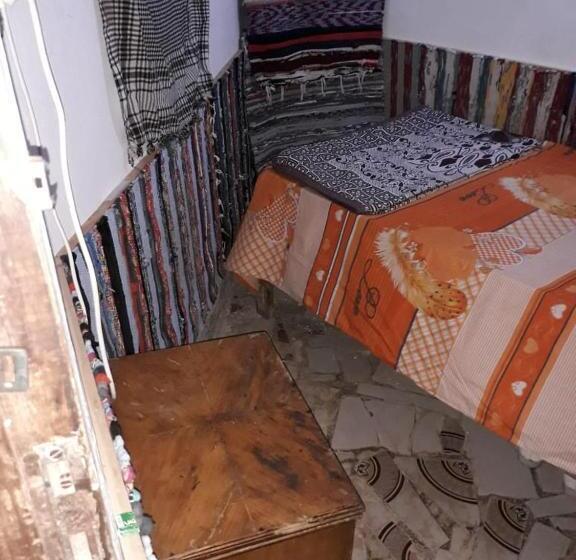 اتاق استاندارد یک تخته با سرویس بهداشتی مشترک, Fighting Kangaroo Camp