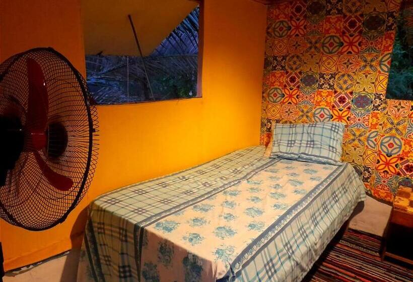 اتاق استاندارد با سرویس بهداشتی مشترک, Fighting Kangaroo Camp