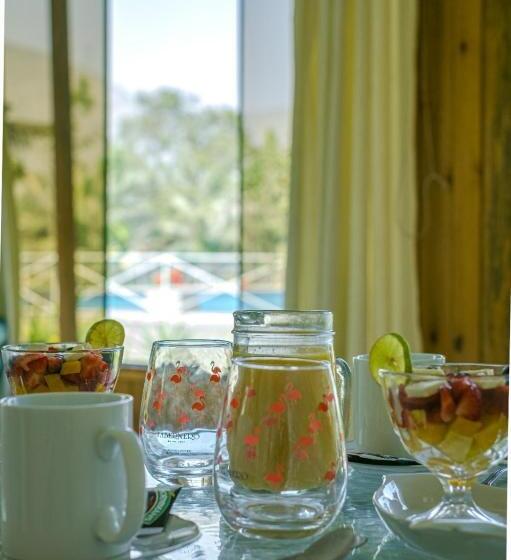 Номер Стандарт Вид на Бассейн, Mi Pequeño Club