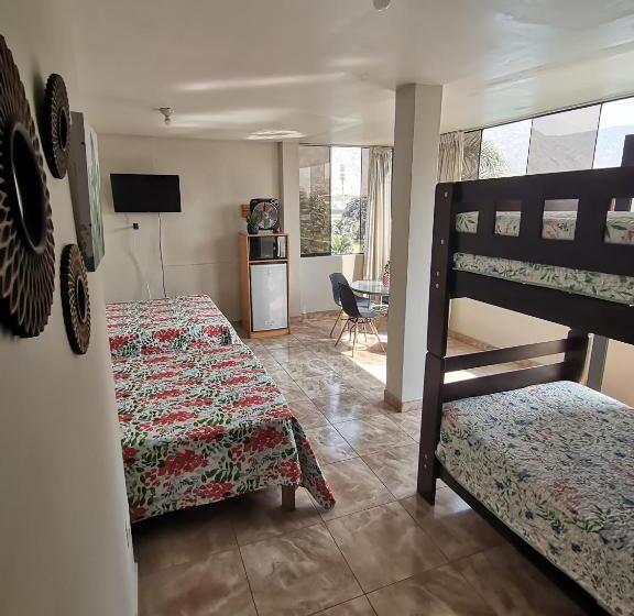 Семейный Номер, Mi Pequeño Club