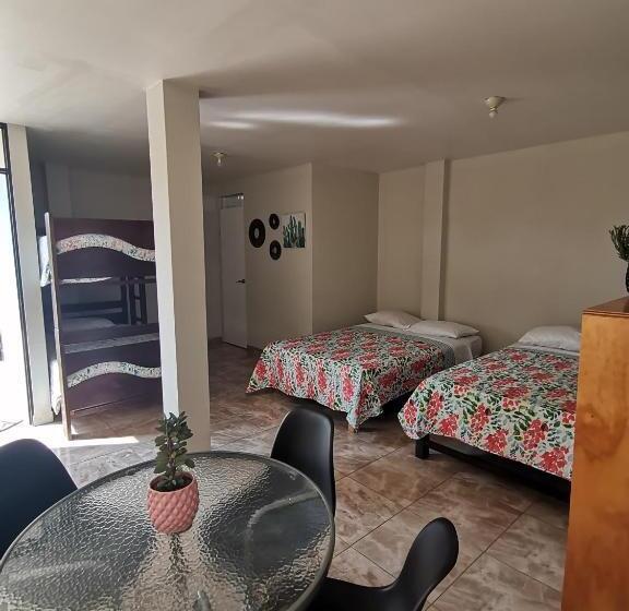 Семейный Номер, Mi Pequeño Club