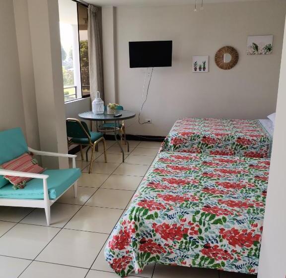 Номер Стандарт Вид на Бассейн, Mi Pequeño Club