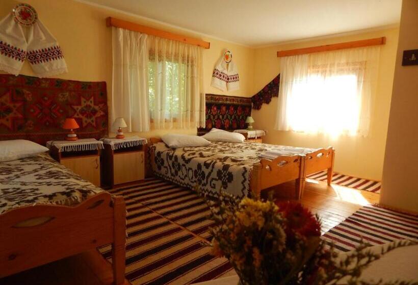 غرفة قياسية ثلاثية حمام مشترك, Pensiunea Lucia