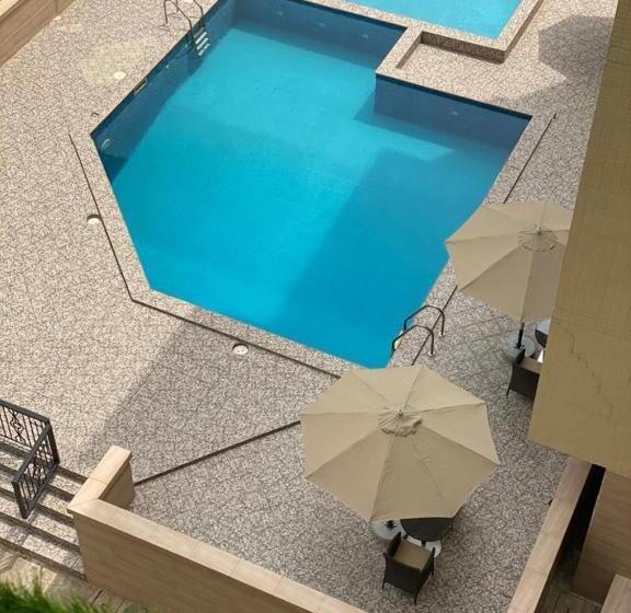 آپارتمان 1 خوابه با چشمانداز استخر, Metro Apartments