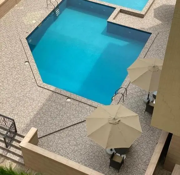آپارتمان 1 خوابه با چشم‌انداز استخر, Metro Apartments